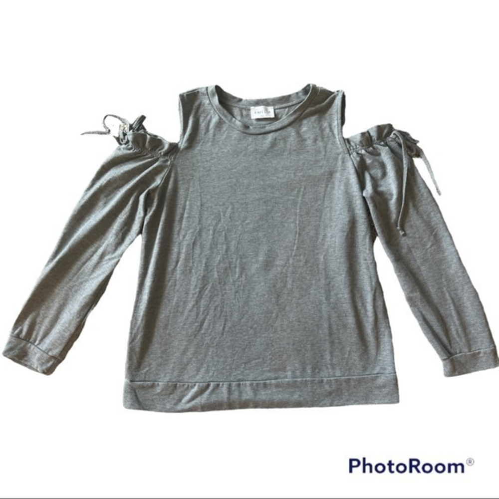 Emelia Cold Shoulder Long Sleeved Shirt‎ Size XL